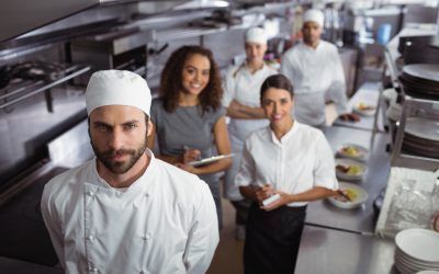 Diferentes rangos en el personal de un restaurante.